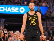 开云下载-勇士队在最近一场比赛中获得惊险胜利