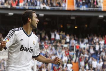 开云下载-擎天柱轰然矗立！浓眉单骑救主化身终极胜负手，奇才狂胜上海队尽显唯一性