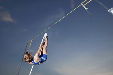 开云体育app-压哨绝杀！克瓦拉茨赫利亚封神夜，七分钟逆转乾坤，踩着旧主登顶意甲之巅