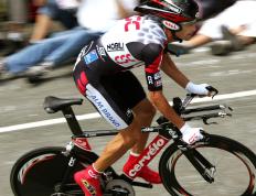 开云体育登录-平行宇宙的绿茵传奇，当莱万爆发遇上洪都拉斯巅峰决胜AC米兰