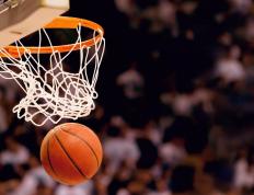 开云体育下载-看到欧冠决赛焦点战与开拓者收割老鹰的结合，一个巧妙的体育隐喻文章框架已经浮现。它并非现实的赛事报道，而是一场关于策略、风格与时代更迭的象征性对决