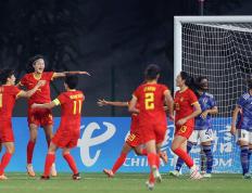开云体育APP下载-国际女子足球赛中，中国选手斩获胜利