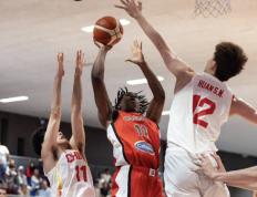 开云体育平台APP-篮球教练因战术失误质疑，队员表现不佳