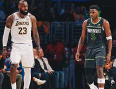 开云体育在线-狼队客场大胜，取得关键三分