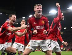 开云体育-曼联逆转战胜对手，豪取胜利保持不败的简单介绍