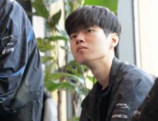 开云体育平台APP-HKA碾压HLE，Deft团战一打五宿命之战半决赛，引爆全场热议