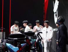 开云体育app-关于PSG翻盘100T，Lehends关键团战开团秒人焦点之战淘汰赛，点燃全场激情的信息