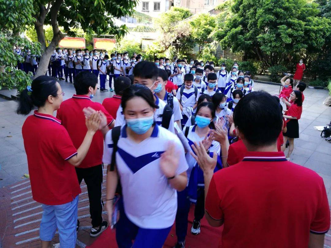 开云平台-体育巨星再战残酷赛场，执着精神鼓舞人心的简单介绍
