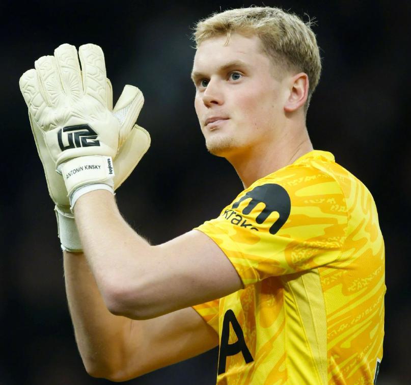 开云体育官方网站-托特纳姆热刺轻松战胜对手占得先机