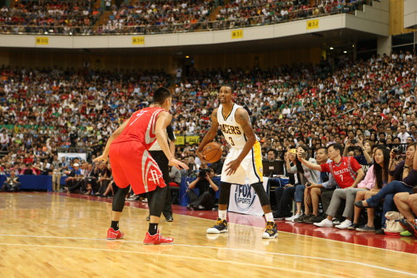 开云体育登录-火箭球迷疯狂庆祝胜利，将士气推向巅峰的简单介绍