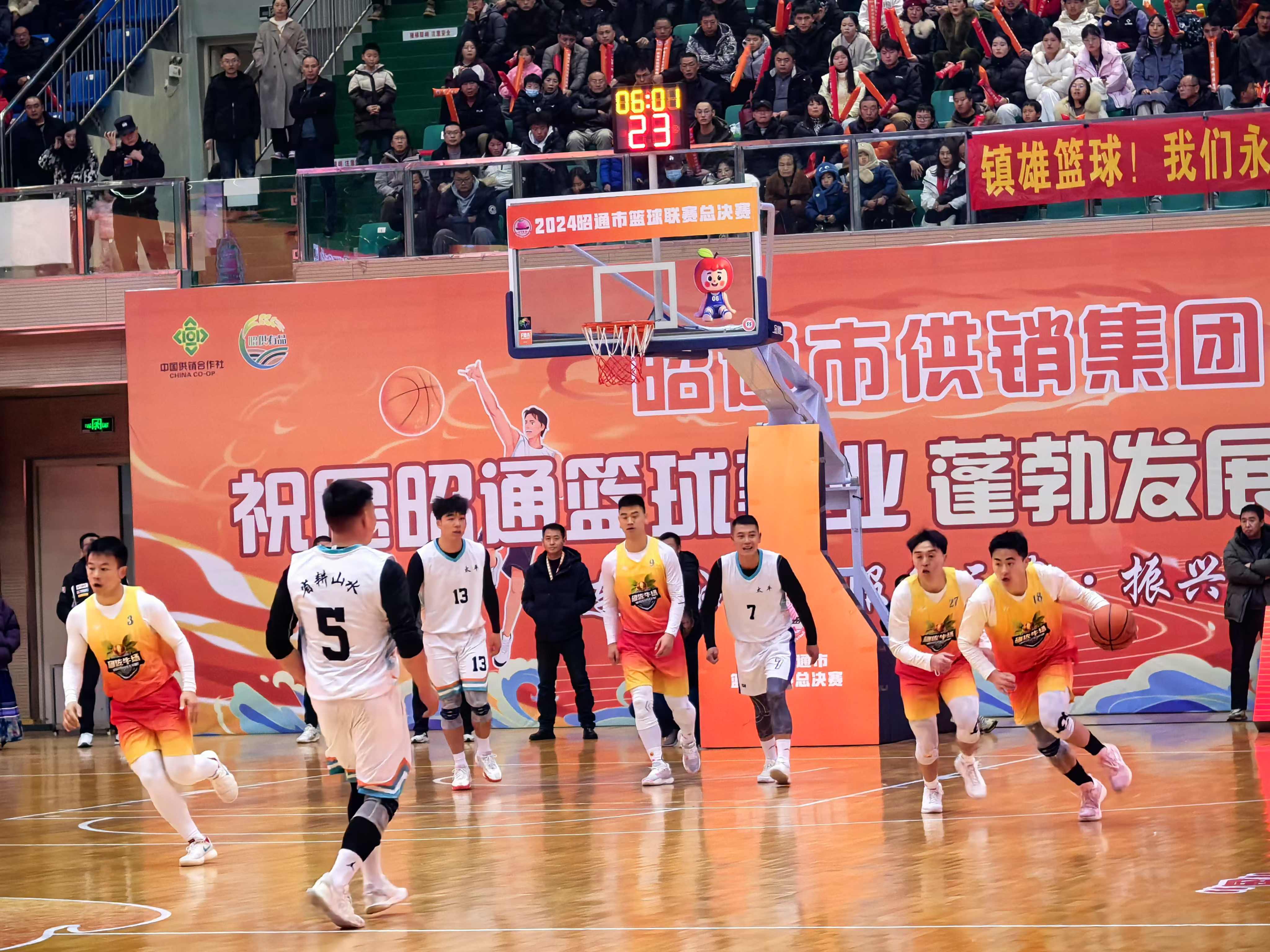 开云官方app入口-包含职业篮球比赛团队间激烈角逐，球员全力以赴的词条