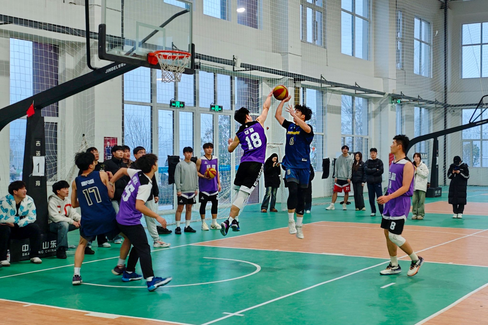 开云官方app入口-包含职业篮球比赛团队间激烈角逐，球员全力以赴的词条