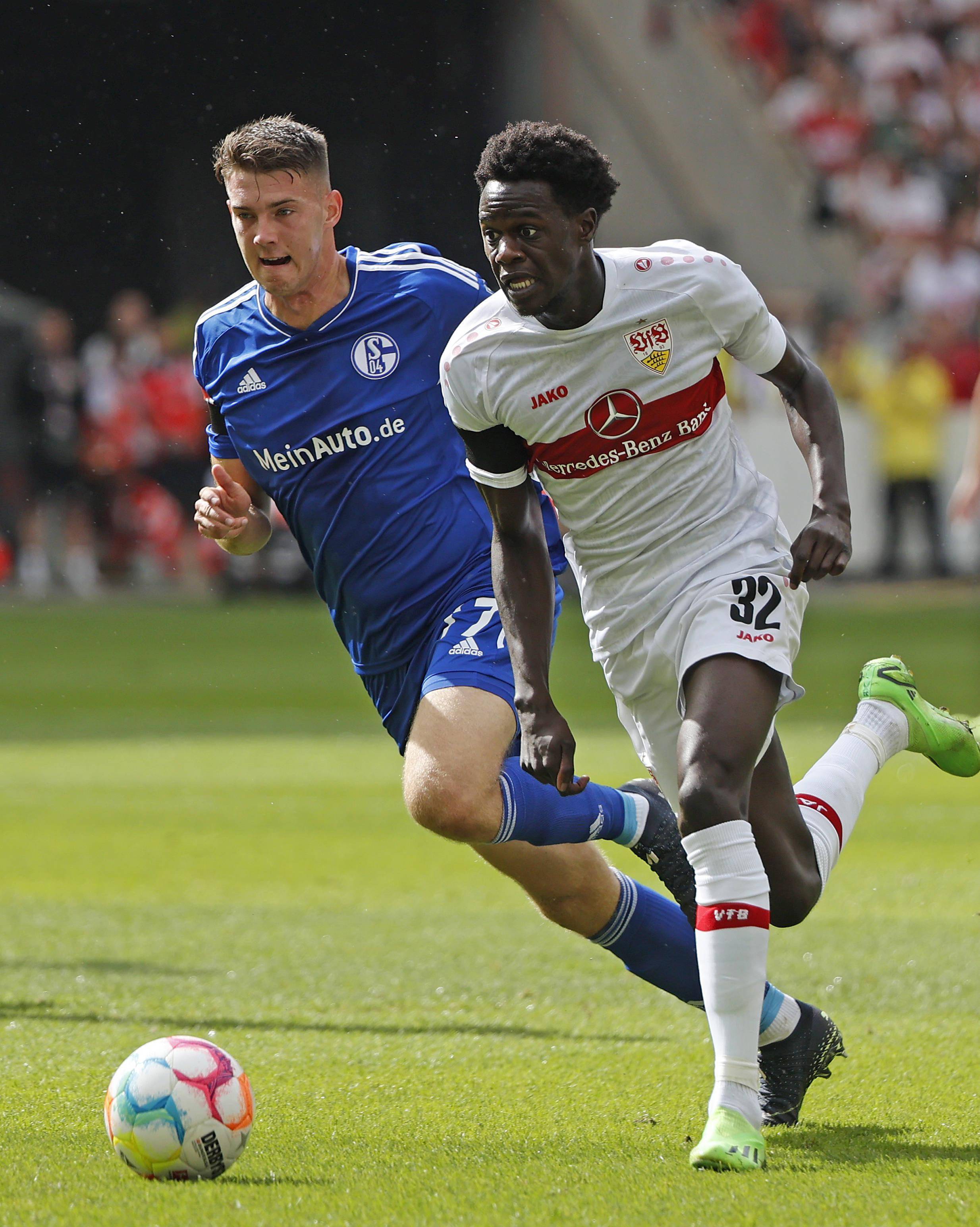 开云体育入口-沙尔克04球员因红牌被罚下场，球队处境堪忧