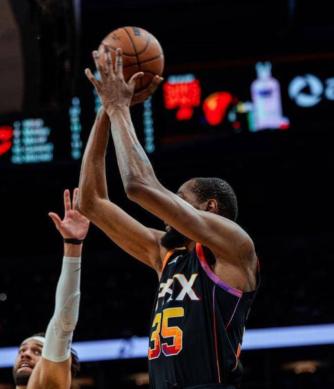 开云官网-勇士主场大胜老鹰，杜兰特砍下30分