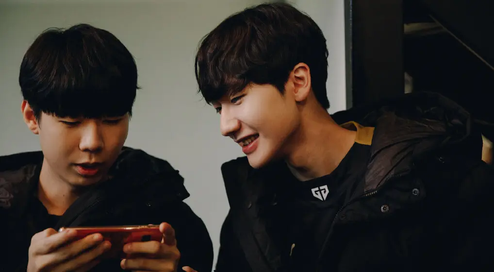 开云体育中国-LGD横扫NS，Deft打出惊人五杀焦点之战入围赛，让粉丝疯狂欢呼