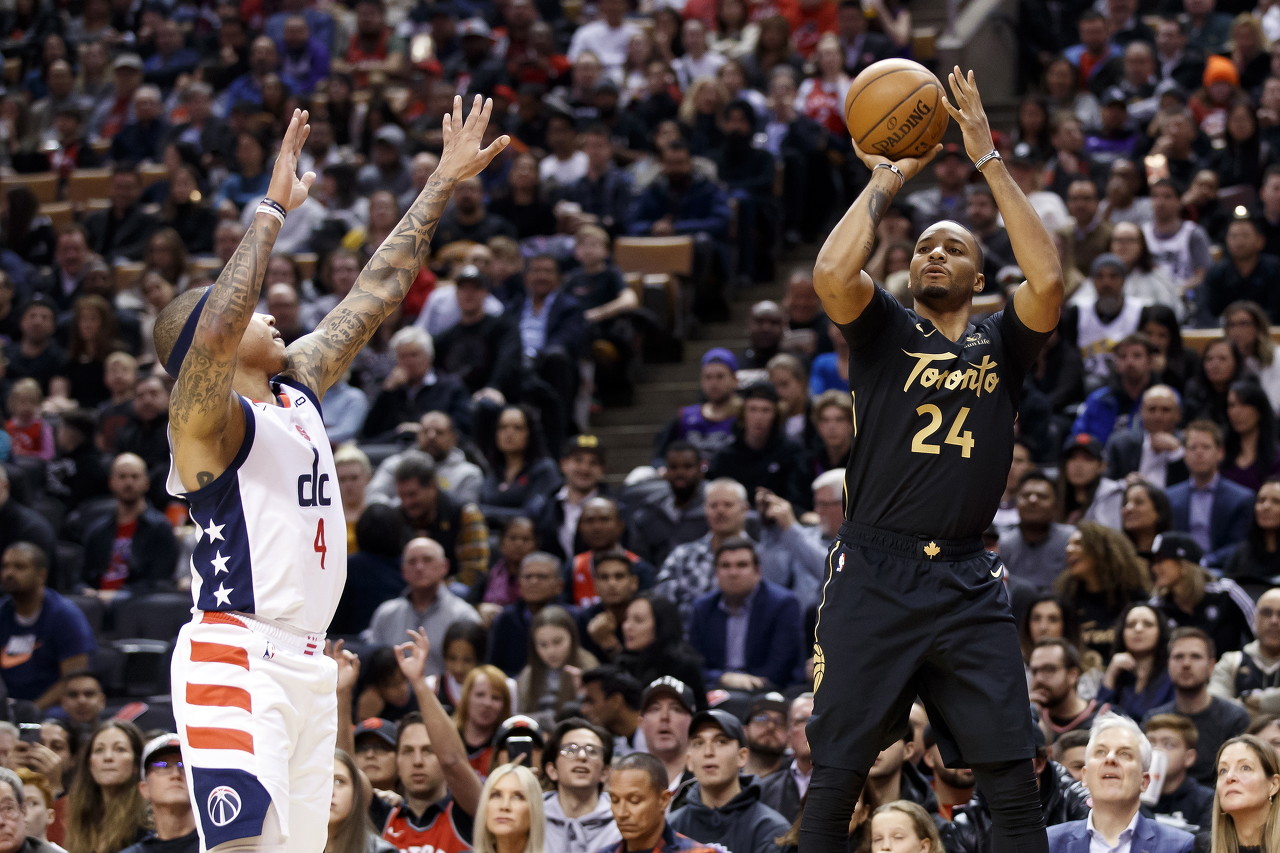 开云体育官方网站-猛龙队逼近对手，欲突围而出