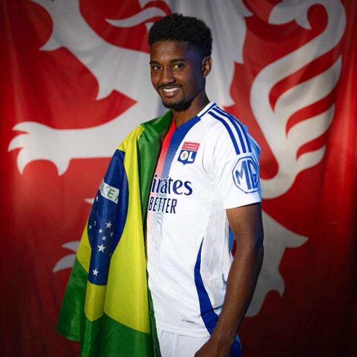 开云体育在线-里昂队后卫阵容调整，备战本周末比赛