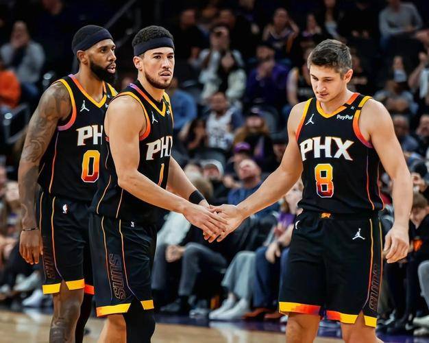 开云体育中国-太阳主场击败灰熊，布克全场最高得分