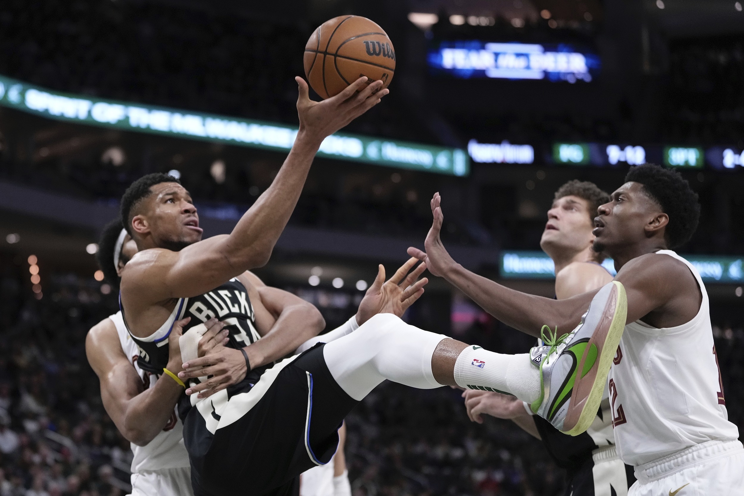 开云体育入口-关于快船横扫雄鹿，福克斯统治全场的信息