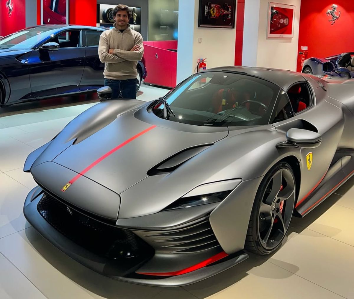 开云官方app入口-包含法拉利险胜梅赛德斯，塞恩斯高光表现的词条