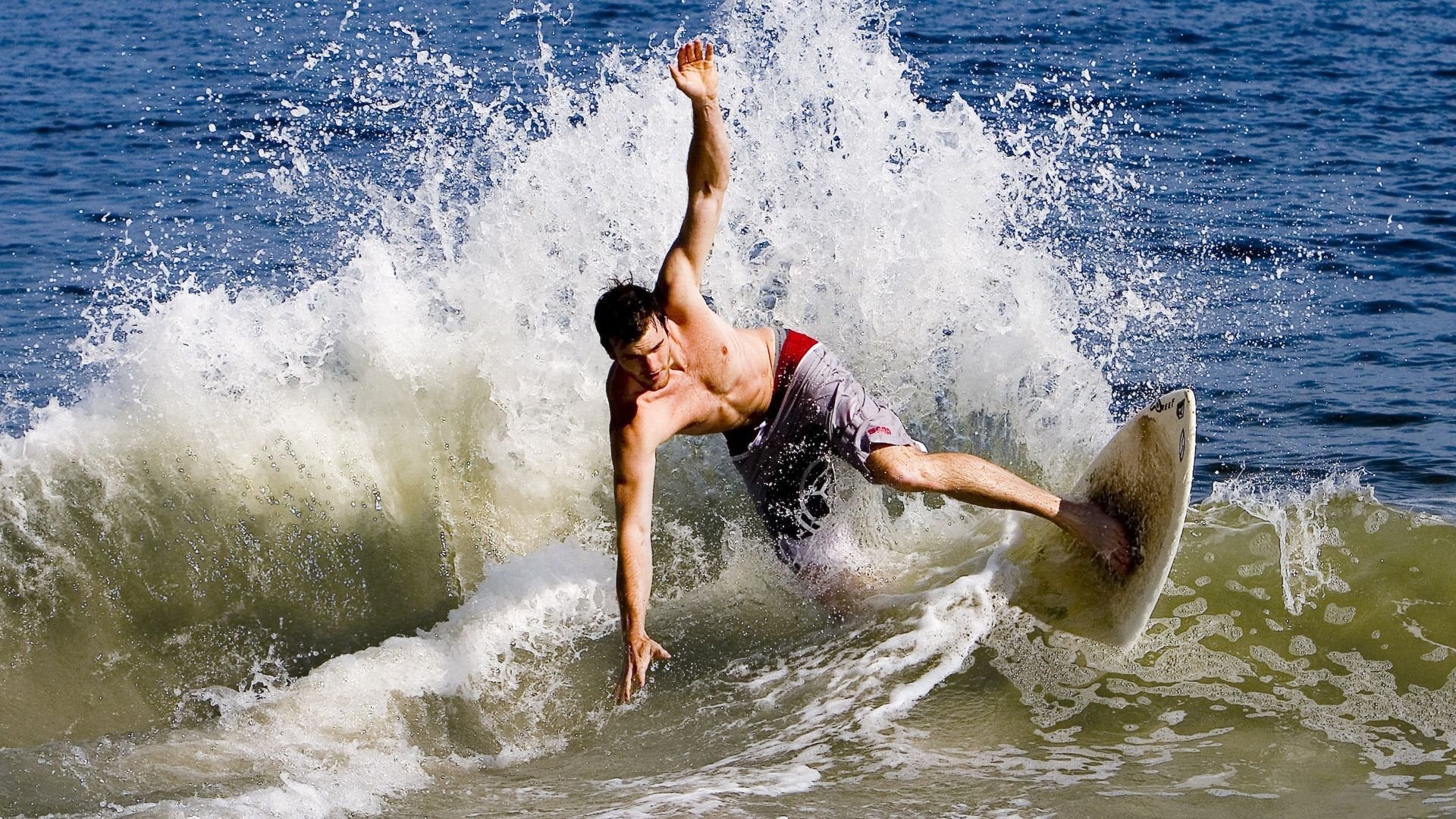 开云体育下载-跨越山海的主宰时刻，当广东宏远碾压宿敌，霍勒迪在亚平宁赛场接管比赛